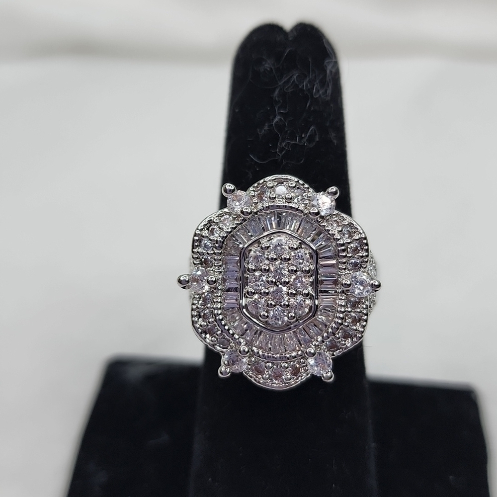 VINTAGE DIAMOND ART DECO RING